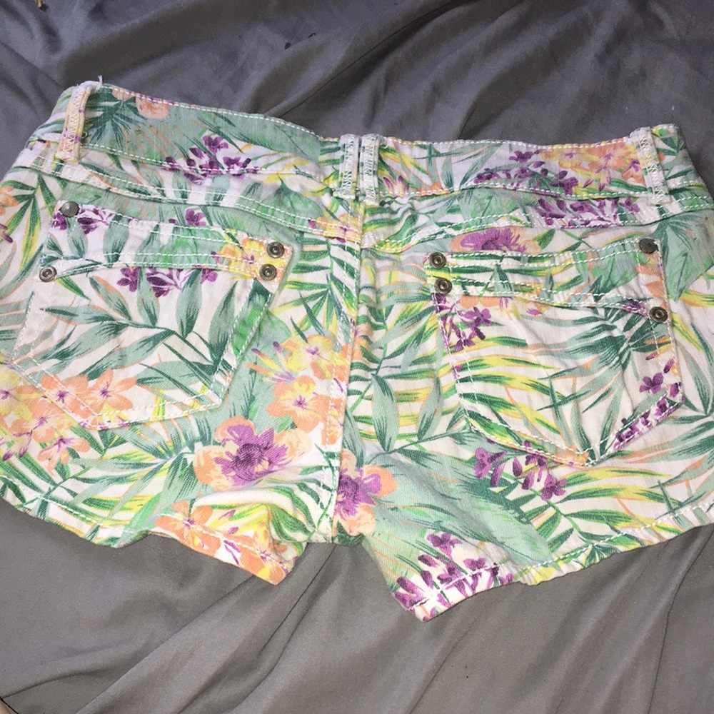 Shorts - Picture 2 of 3